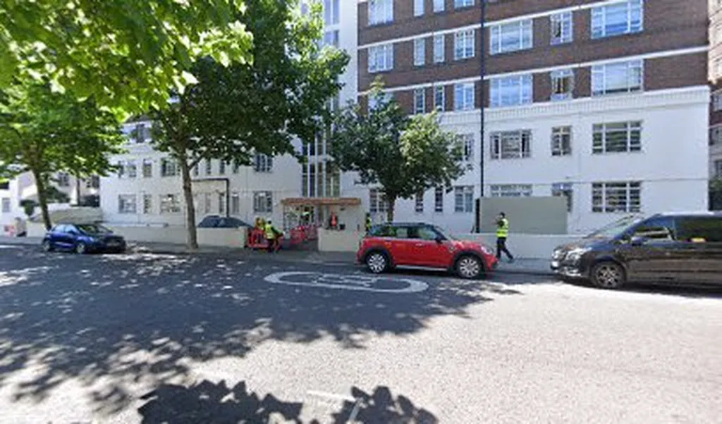 Nell Gwynn Garages