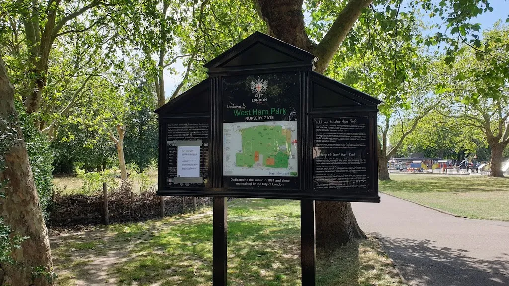 Nursery Gate, West Ham park