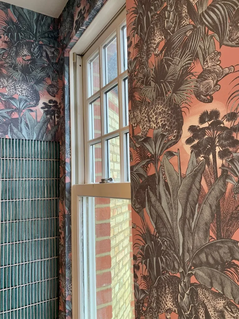 Painters and Decorators London. Wallpapering - TM Decorating