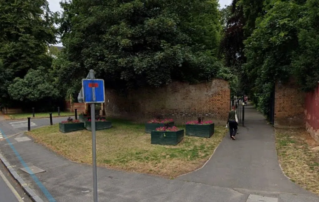 Penge Gate