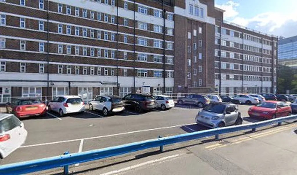 Queen Charlotte's Hospital parking