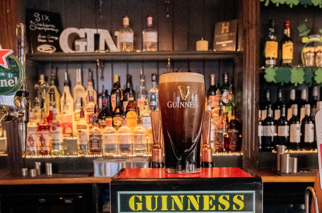 Royal Oak Pub & Guesthouse