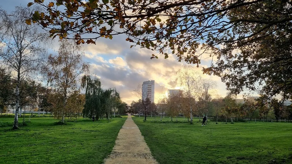 Royal Wharf Gardens