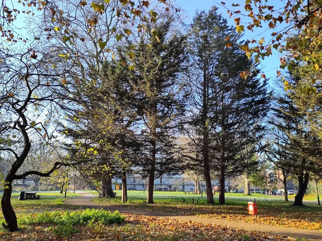 St Agnes Green, Mile End Park