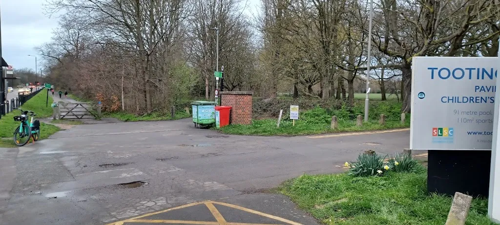 Tooting Bec Lido Parking