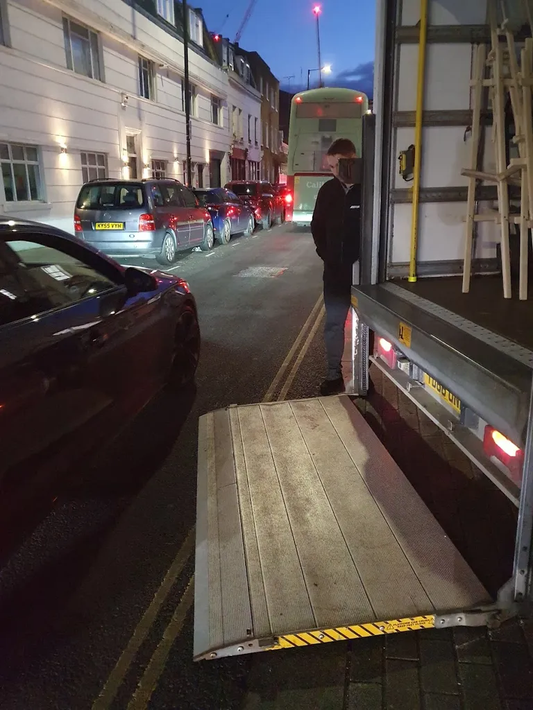 VanUmove - Compare Man with a van services