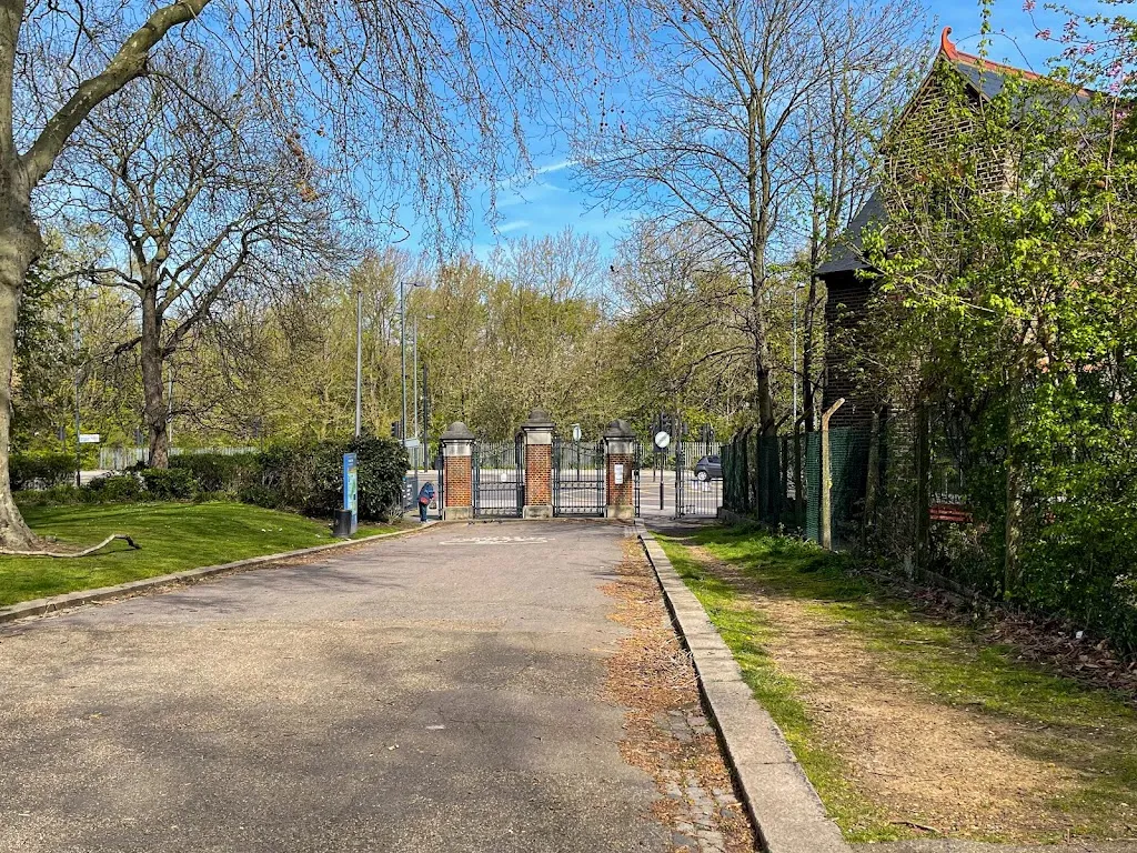 Victoria Park Molesworth Gate