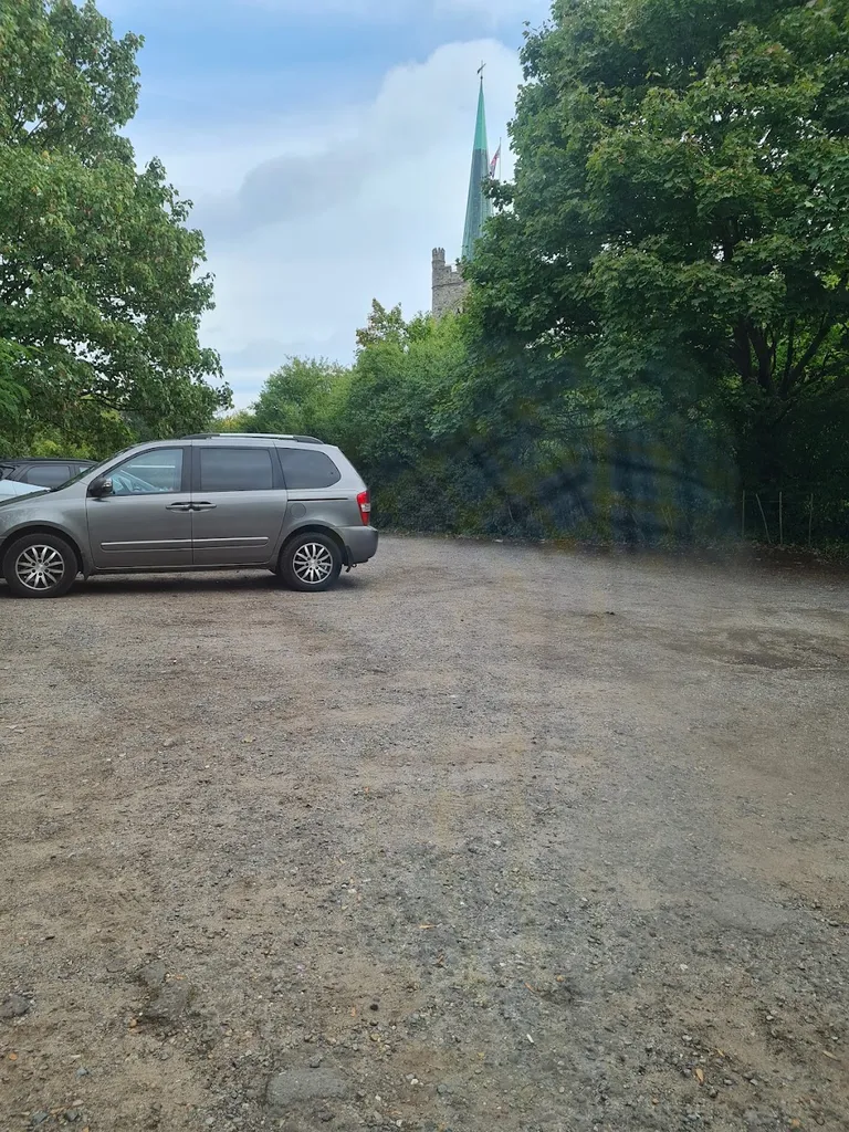 Visitors Car Park - Hornchurch Cemetery
