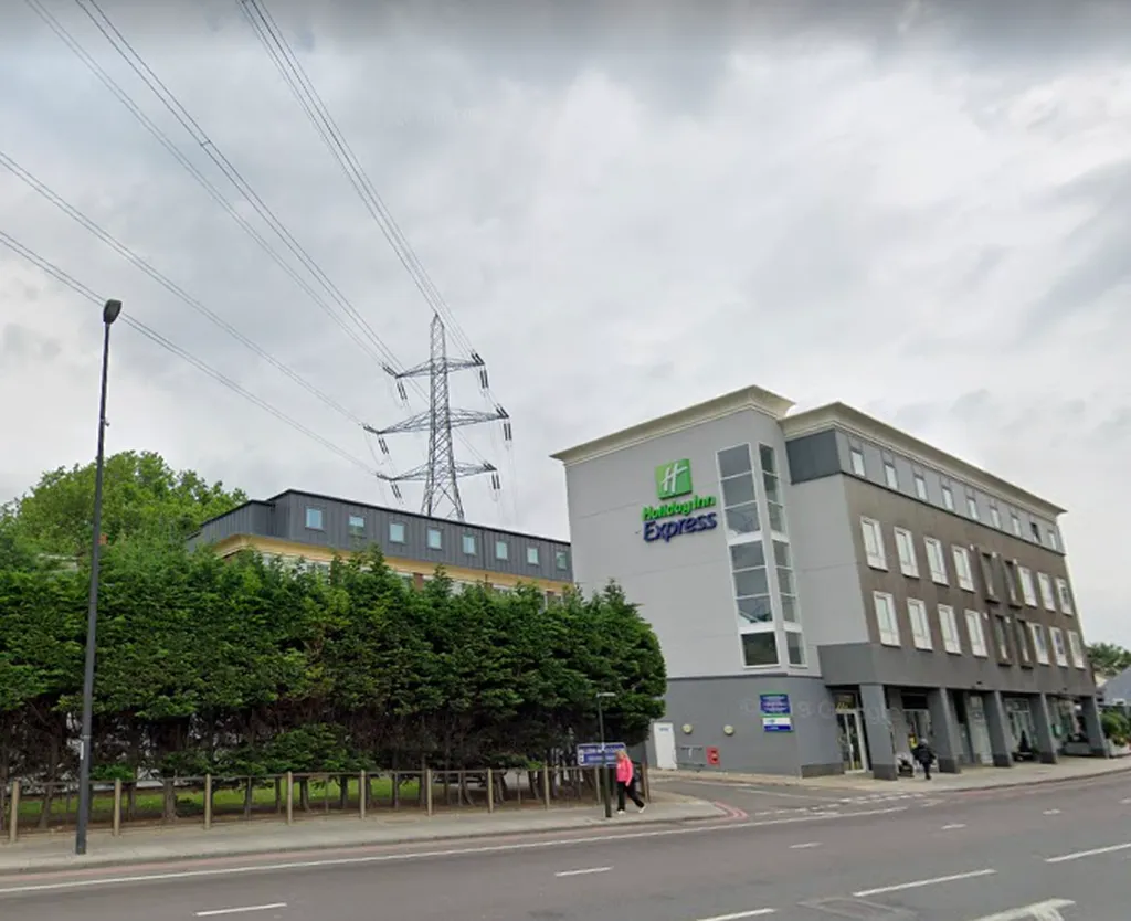 YourParkingSpace Holiday Inn Express Wimbledon South Car Park