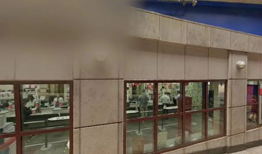 Amazon Counter - Post Office Canary Wharf