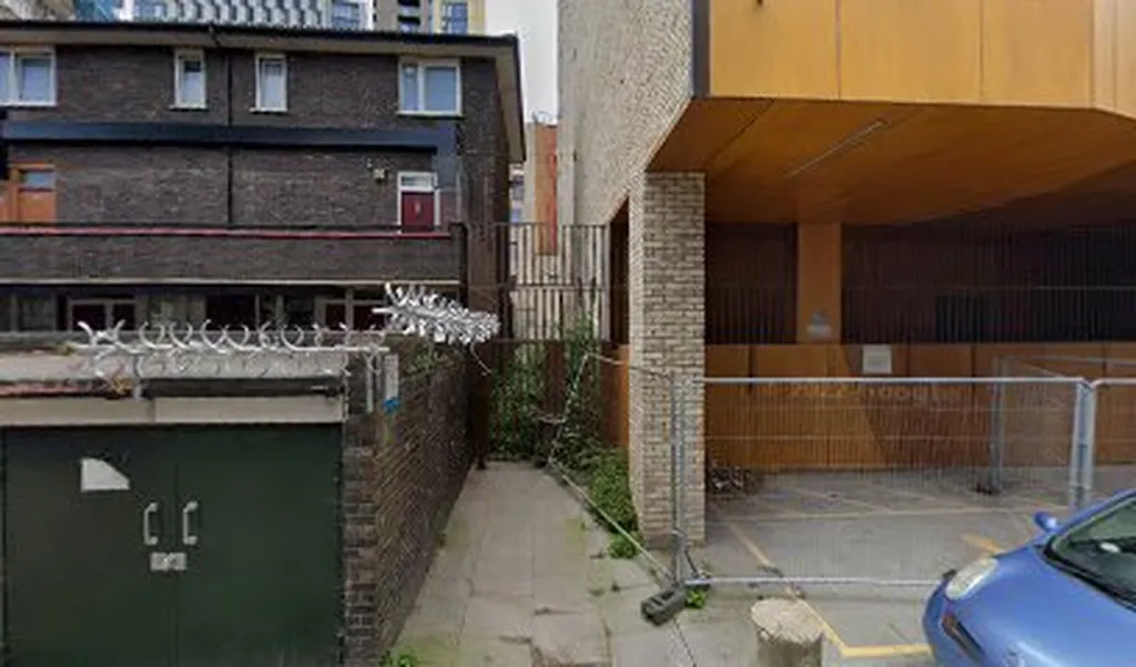 Amazon Counter - Post Office New Kent Road