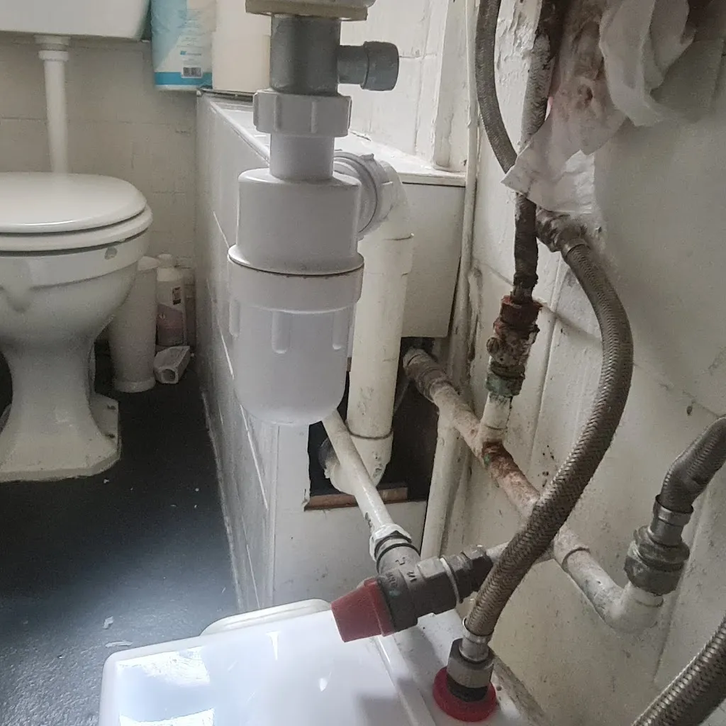 Avi North London Plumber