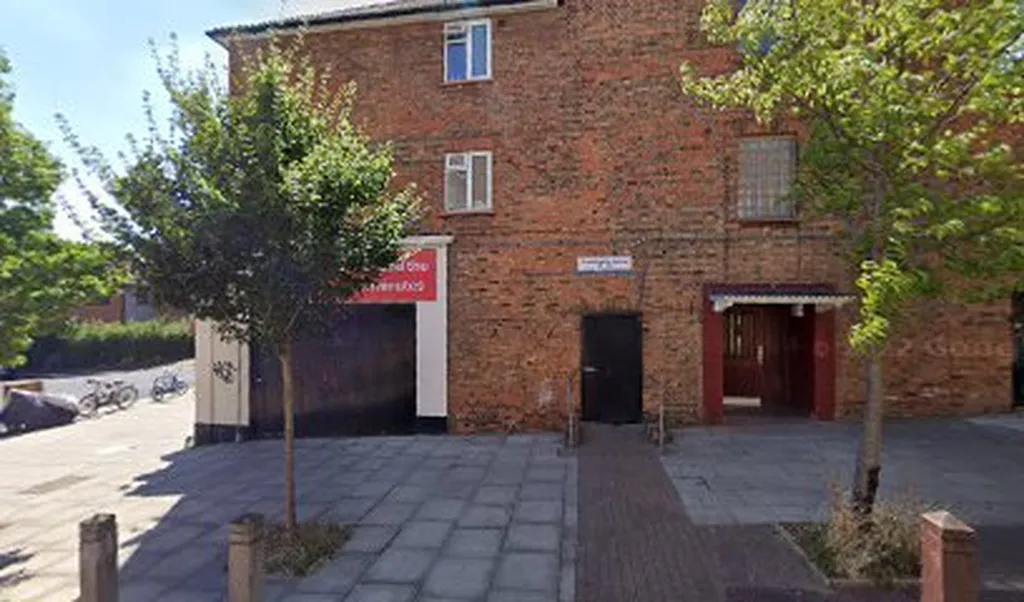 Crossthwaite Avenue Post Office