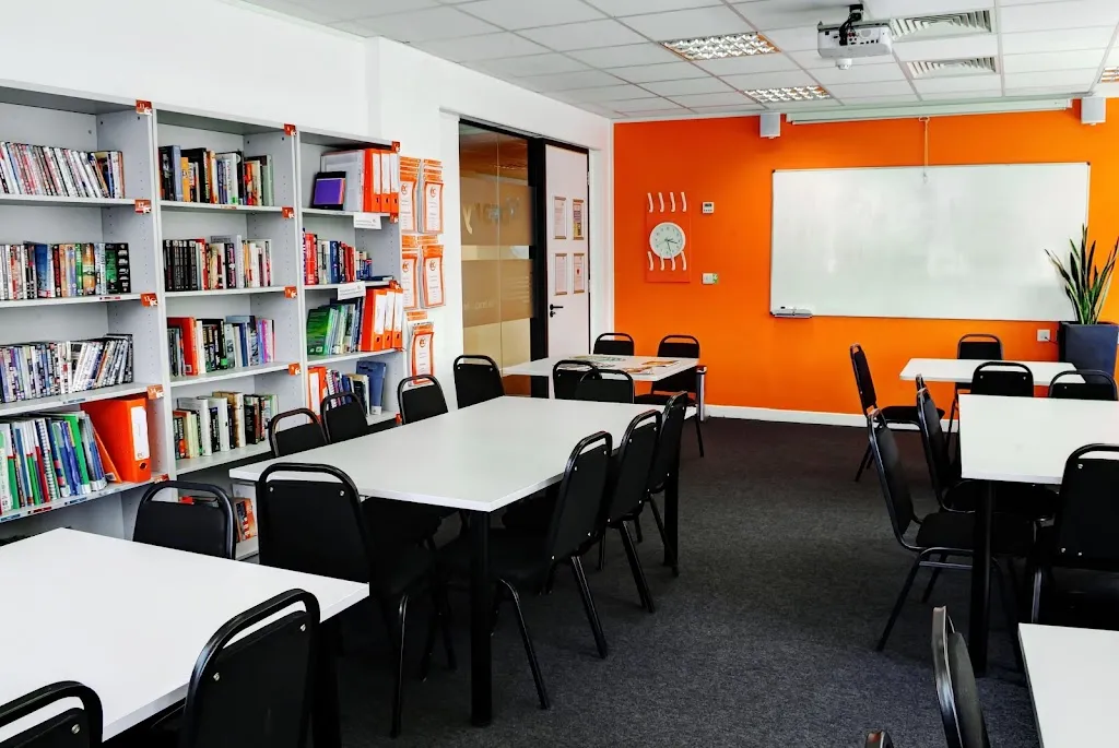 EC London English School and EC London 30+ (Adult English Centre)