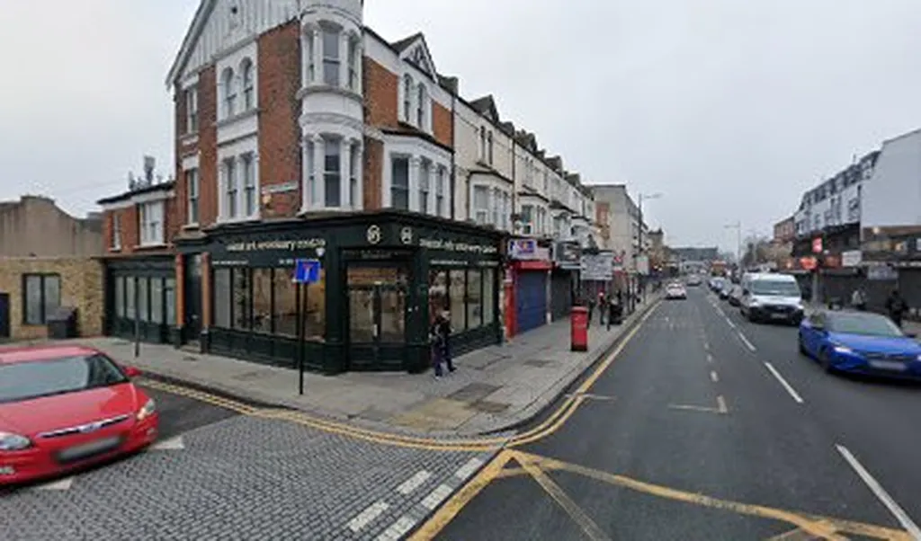 Goodmayes Ave Priority Post Box