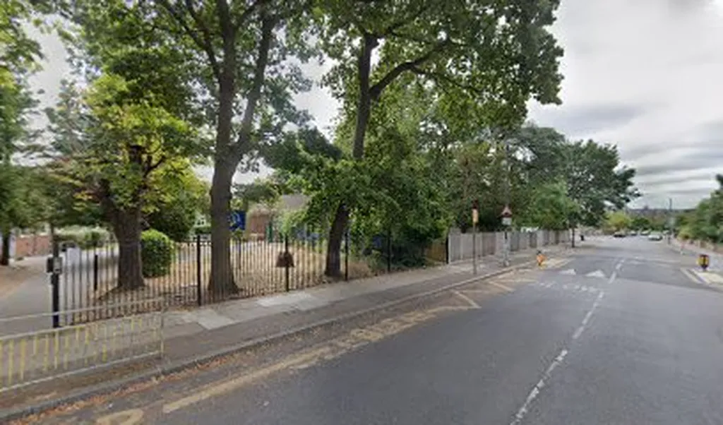 Hollymount School