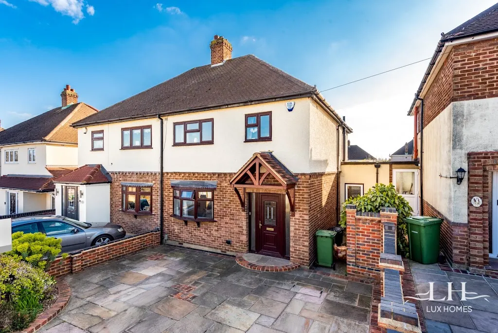 Lux Homes Estate Agents Hornchurch