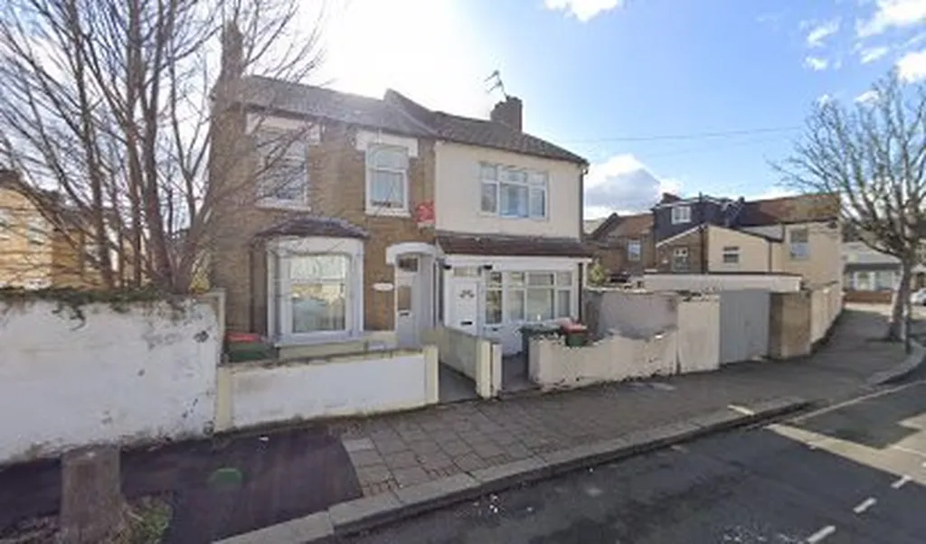 M W Contracts Roofing Ltd