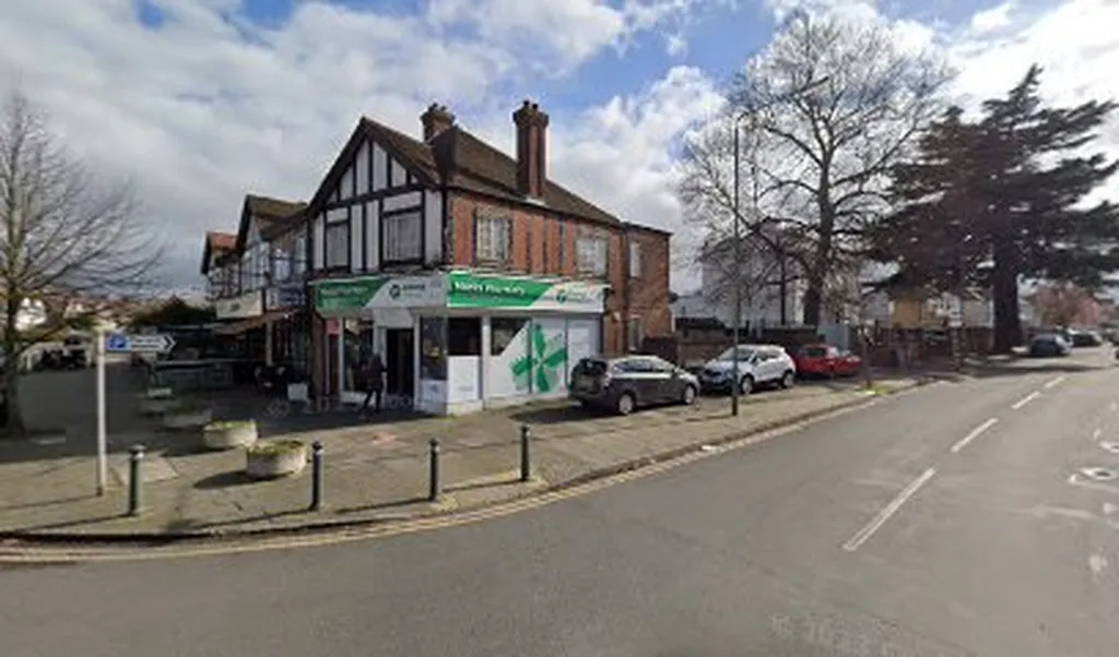 Macks Chemist