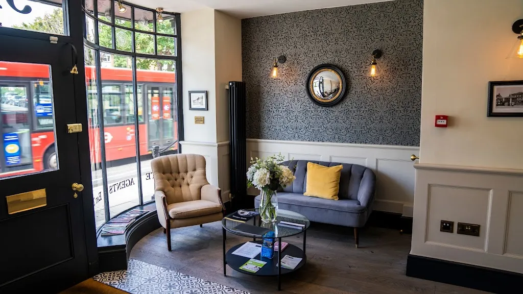 R L Morris Estate Agents