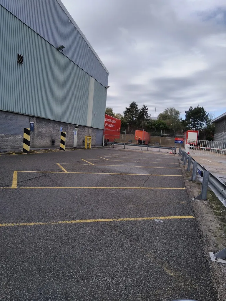 Royal Mail Parcels - Acton Centre