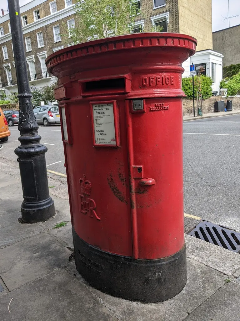 Royal Mail Post Box - Gloucester Crescent
