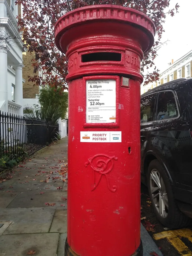 Royal Mail Post Box Queens Gate