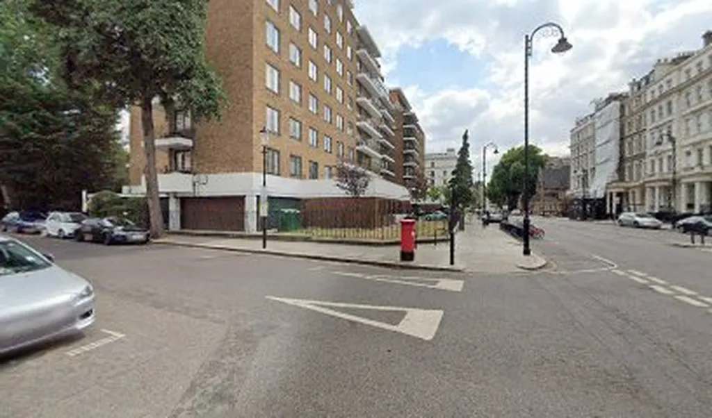Royal Post Box