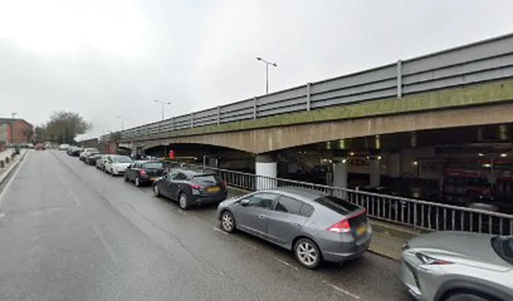 24/7 InPost Locker - Mill Hill Broadway Station