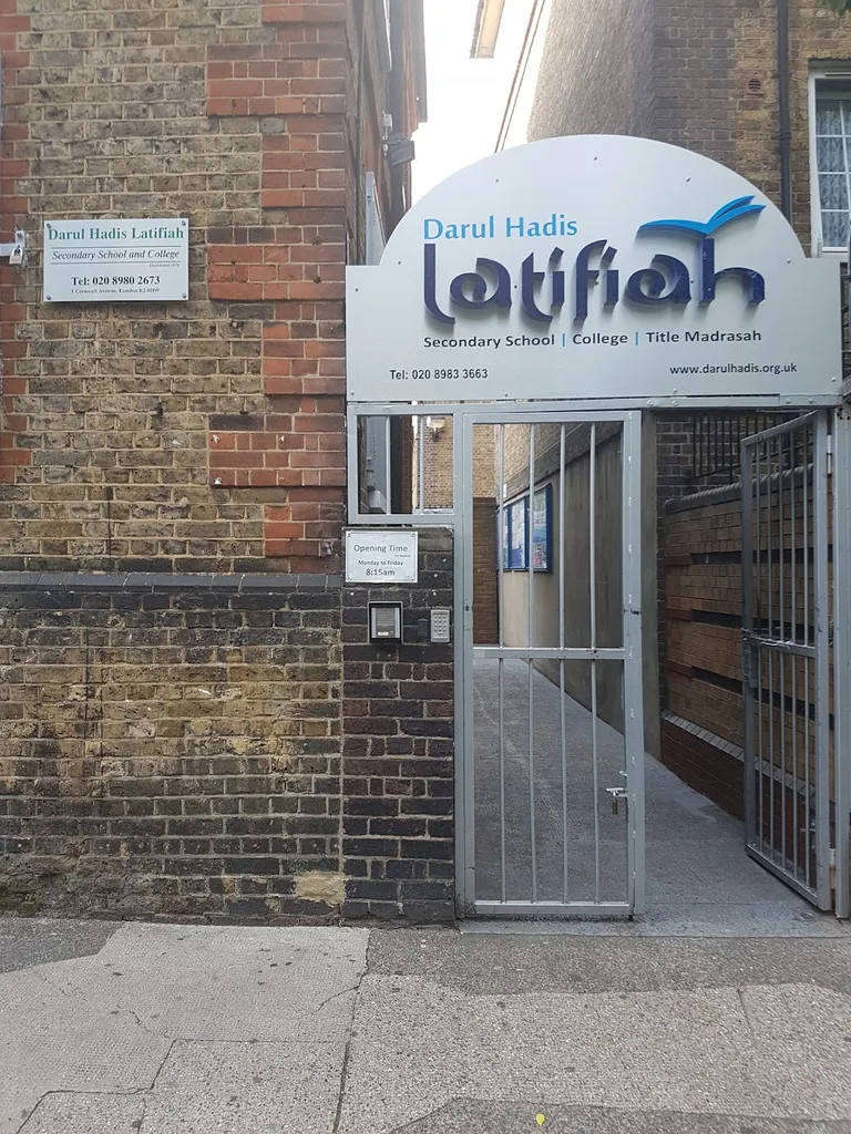 Darul Hadis Latifiah Secondary School & College