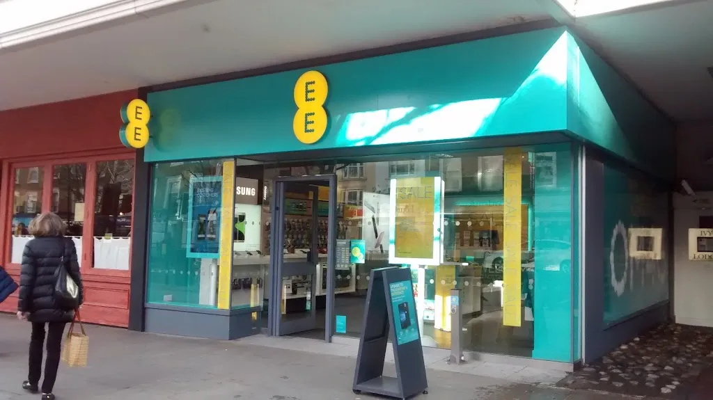 EE