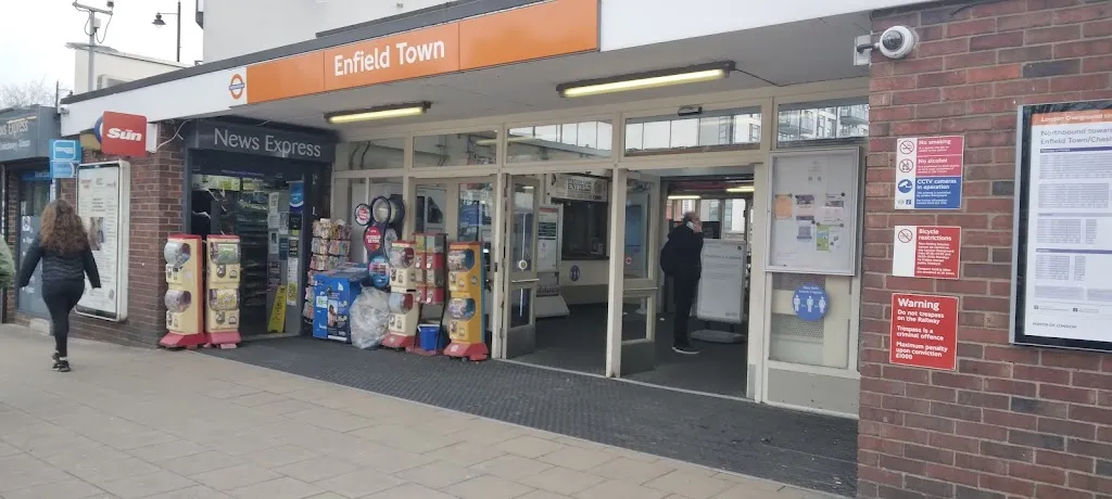 Enfield Town Station