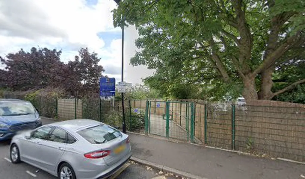 Gunnersbury School