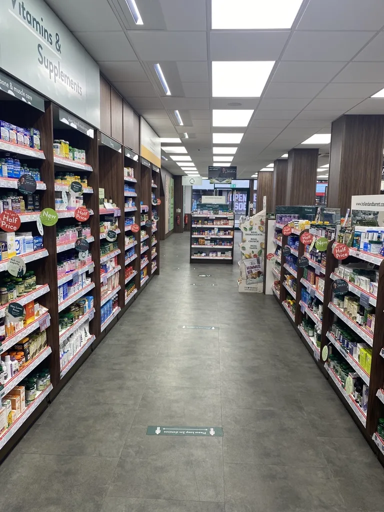 Holland & Barrett - Putney