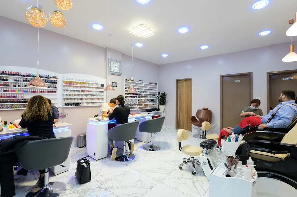 J Nail Spa