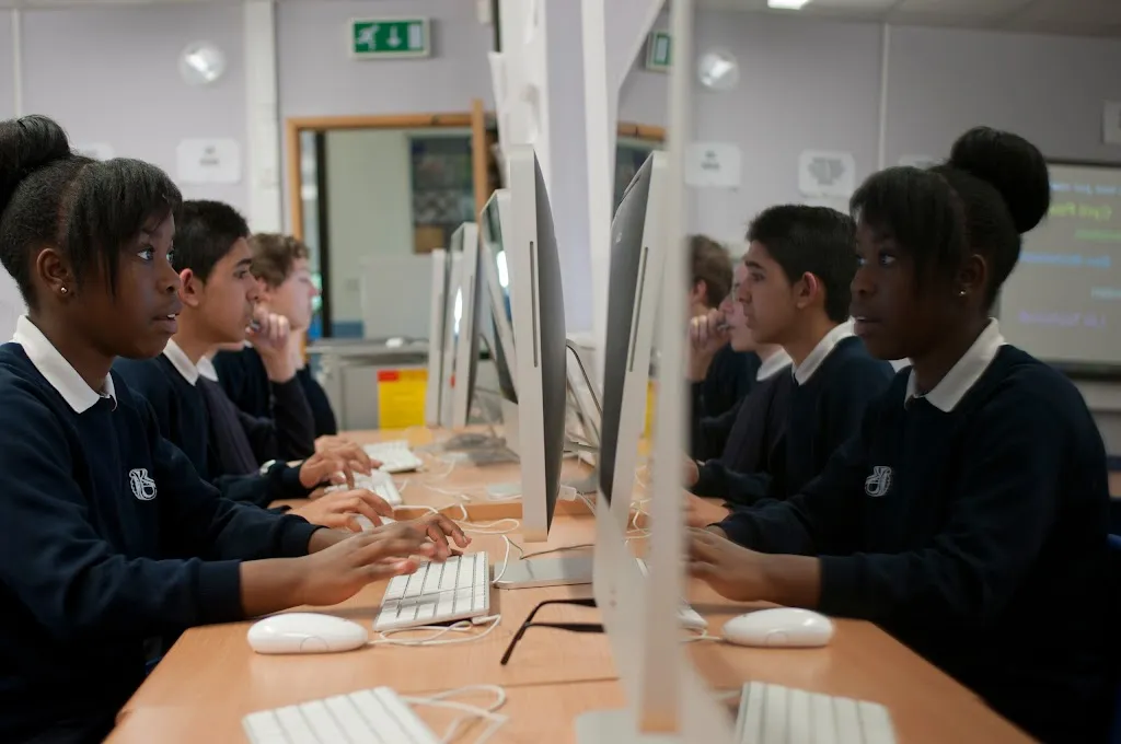 Kelmscott School