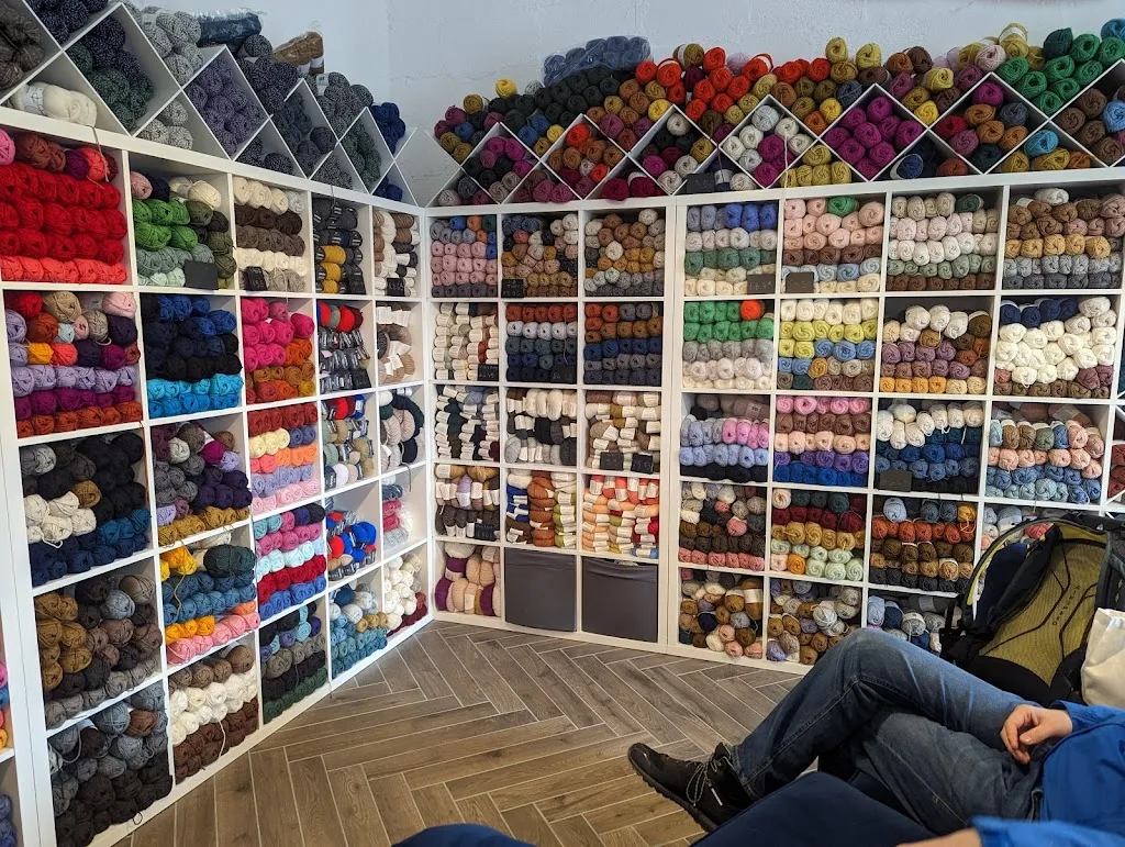 KNiTT