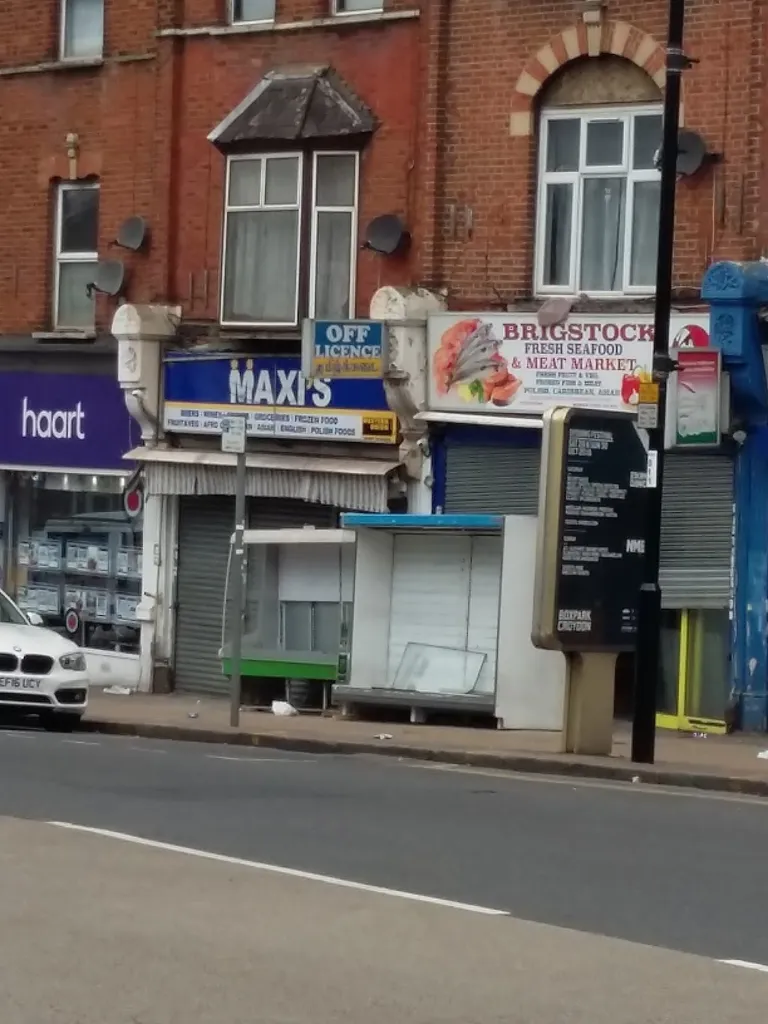 Maxi's Convenience Store