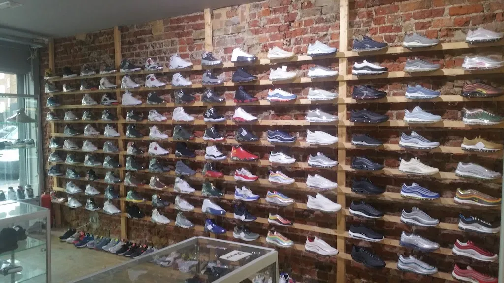 MrSneaker