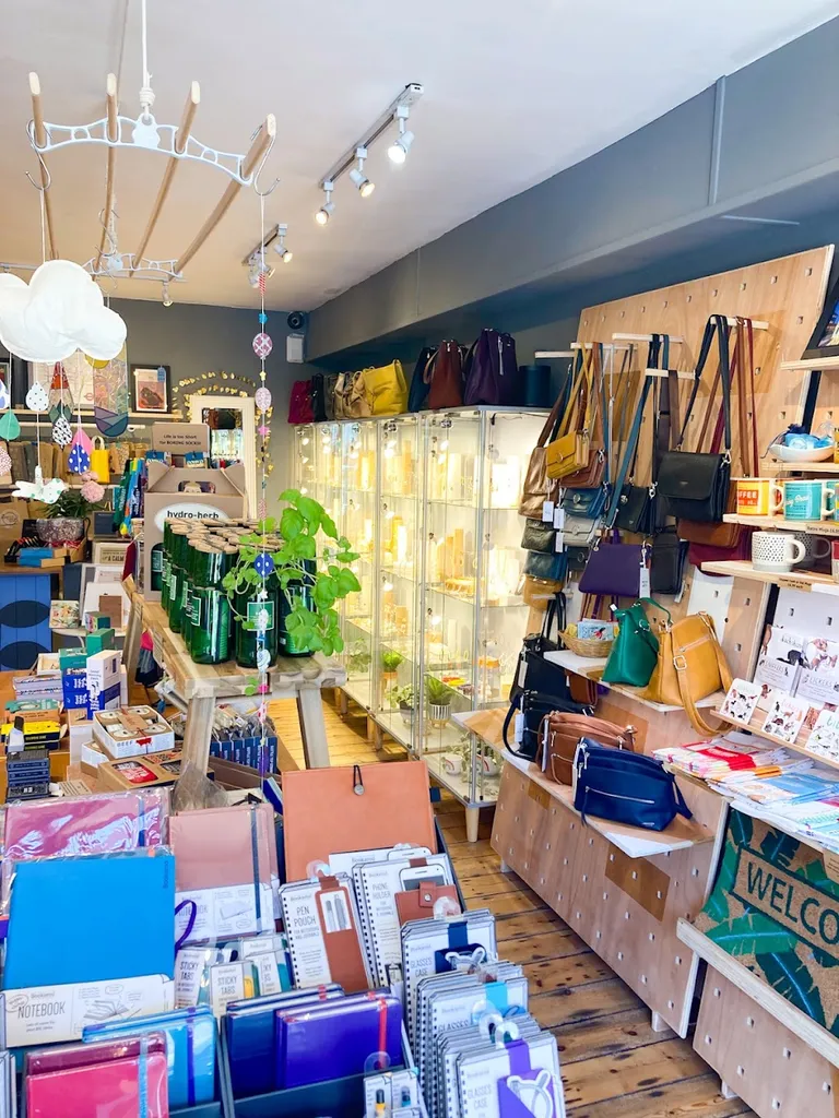 Pretty Shiny Shop - Oval