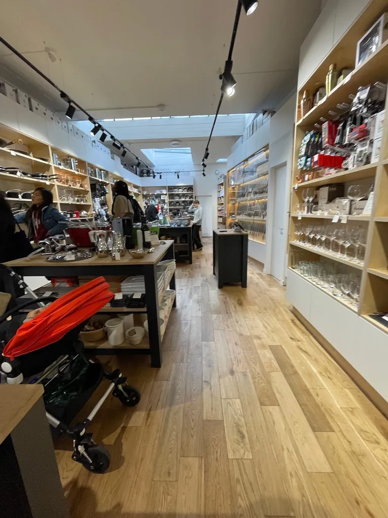 Season cookshop + cooking school