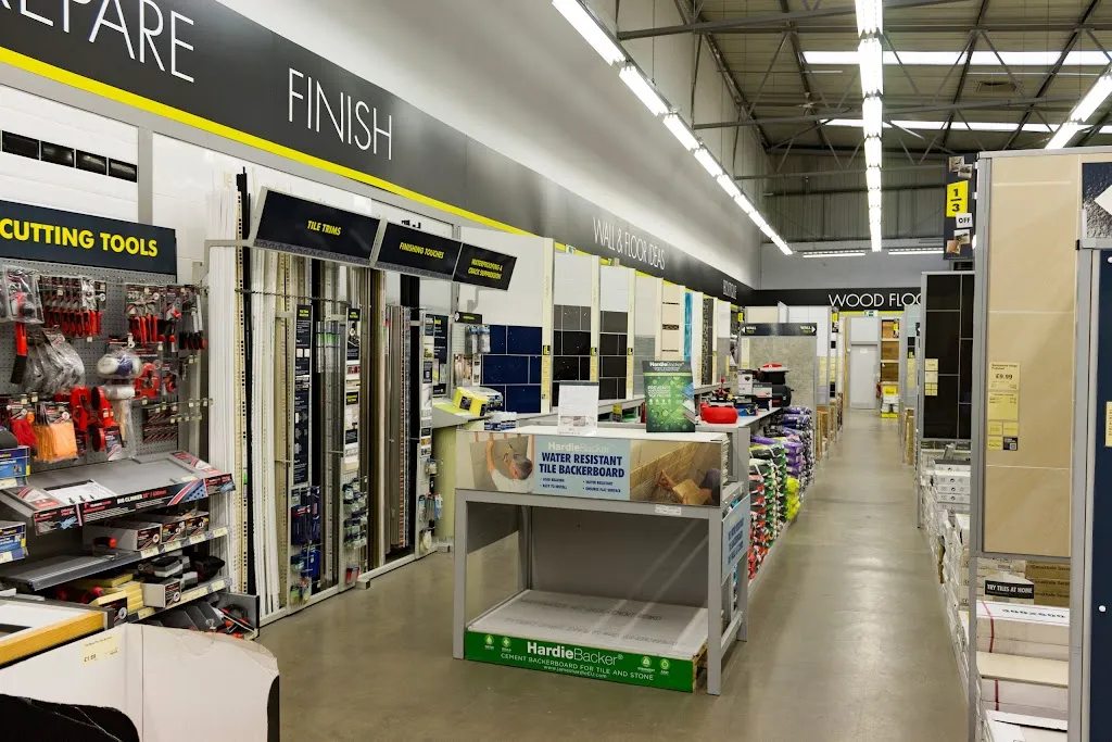 Topps Tiles Brentford - SUPERSTORE