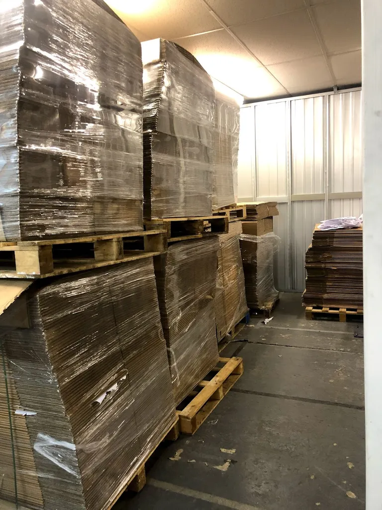 UK SHIPPING/HN Pack & Storage Ltd