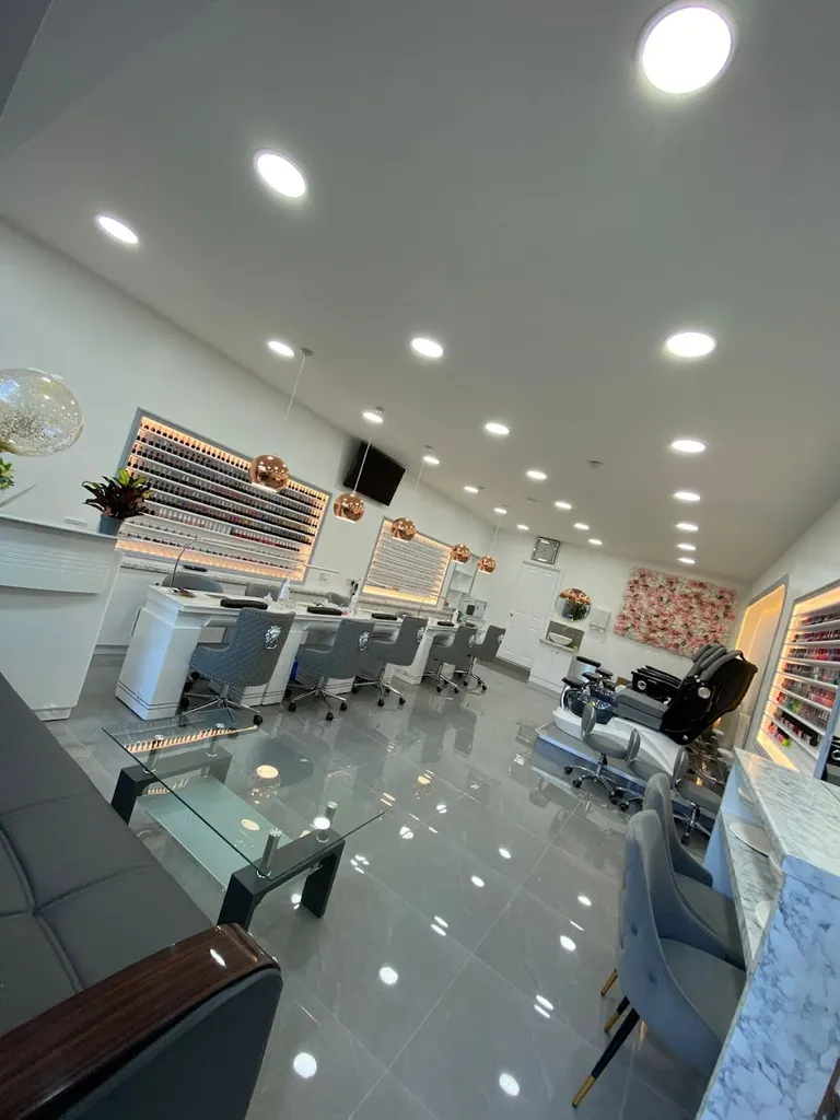 V nails & spa