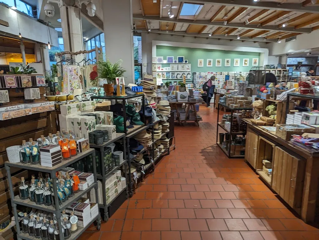 Victoria Plaza Shop