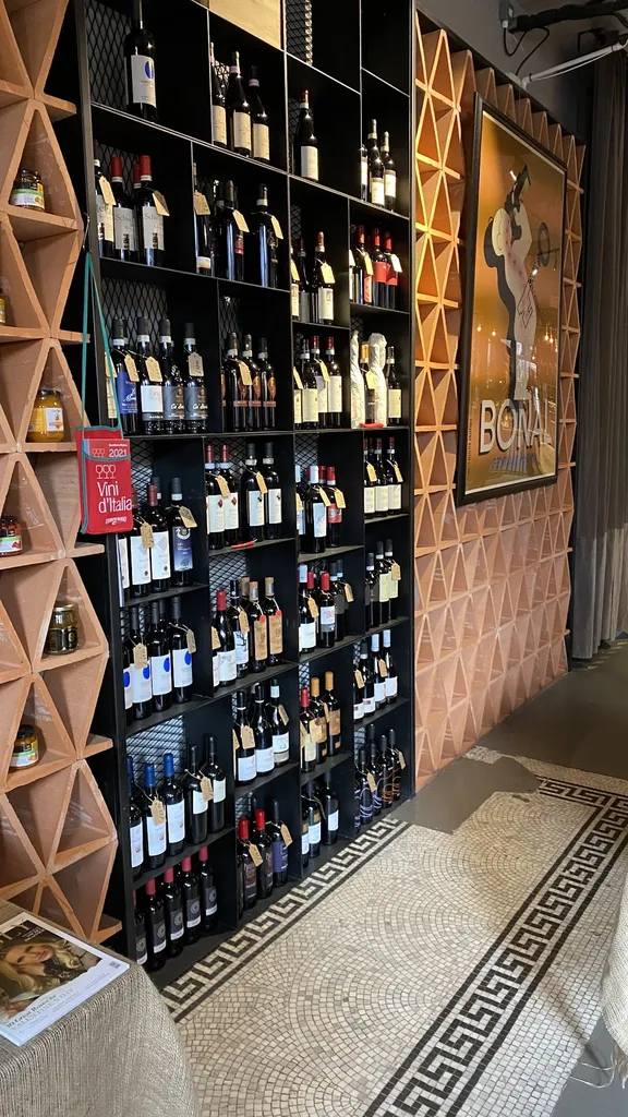 Vincenzo food hall 1 Vincenzo food hall